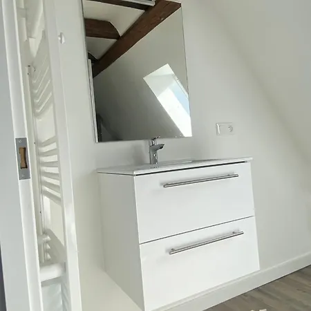 דירה Duplex Douillet Renove - Terrasse - Wifi - Parking - Proche Piste Cyclable - *